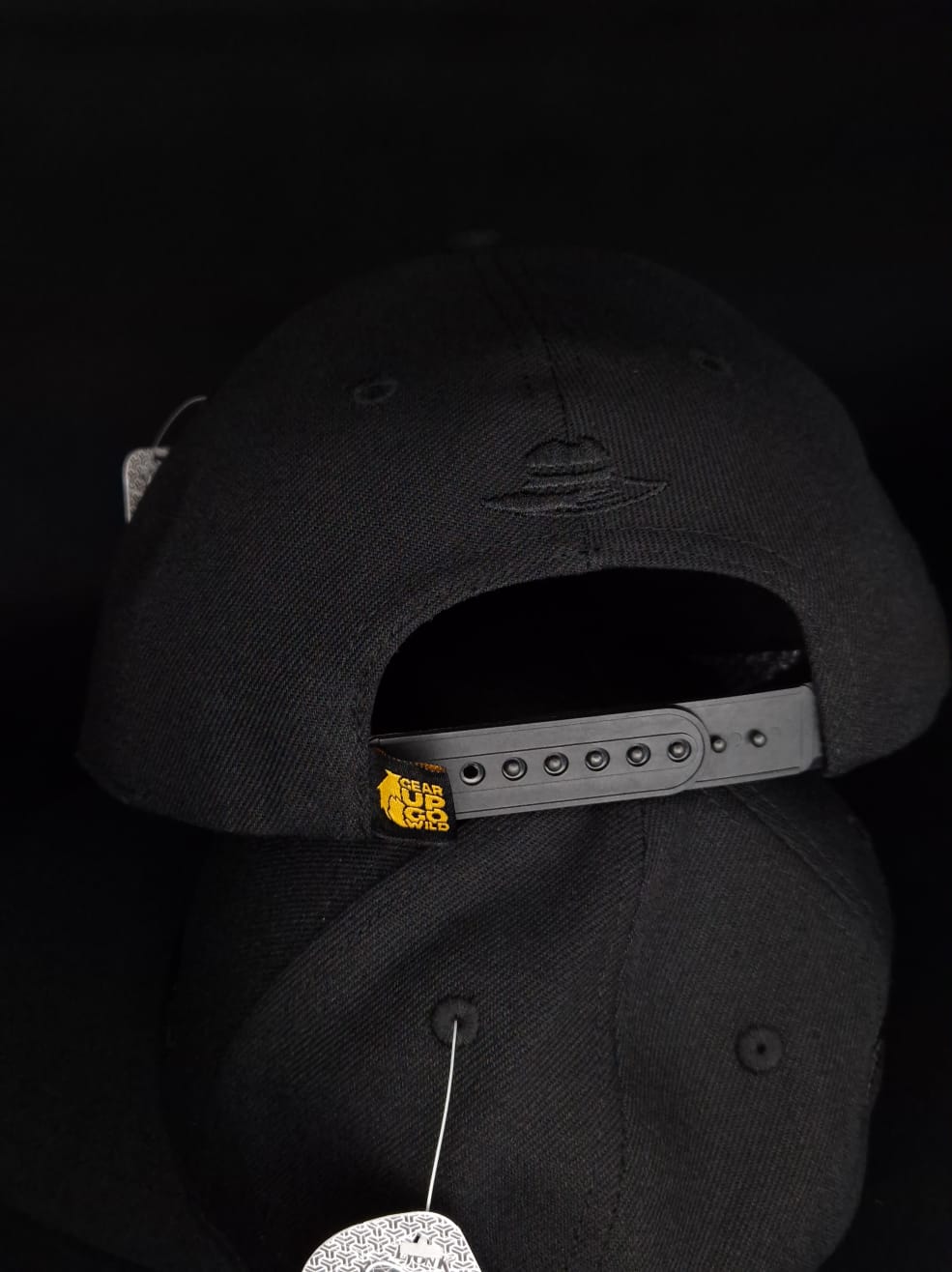 Curved Visor Cap Embroidery Black Minimalist