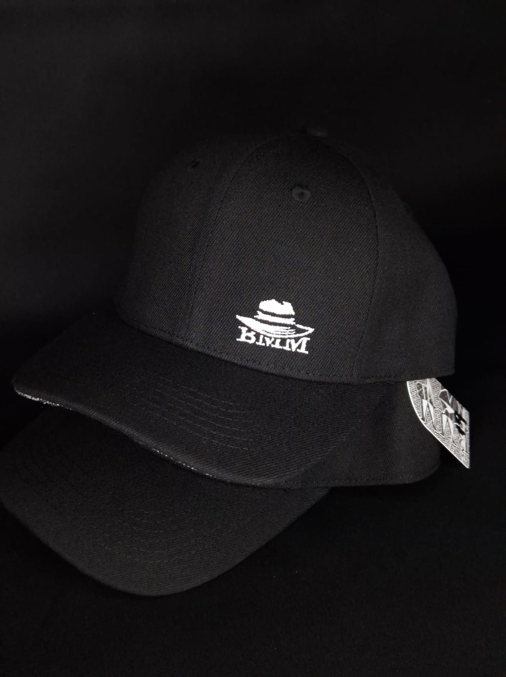 Curved Visor Cap Embroidery white Minimalist