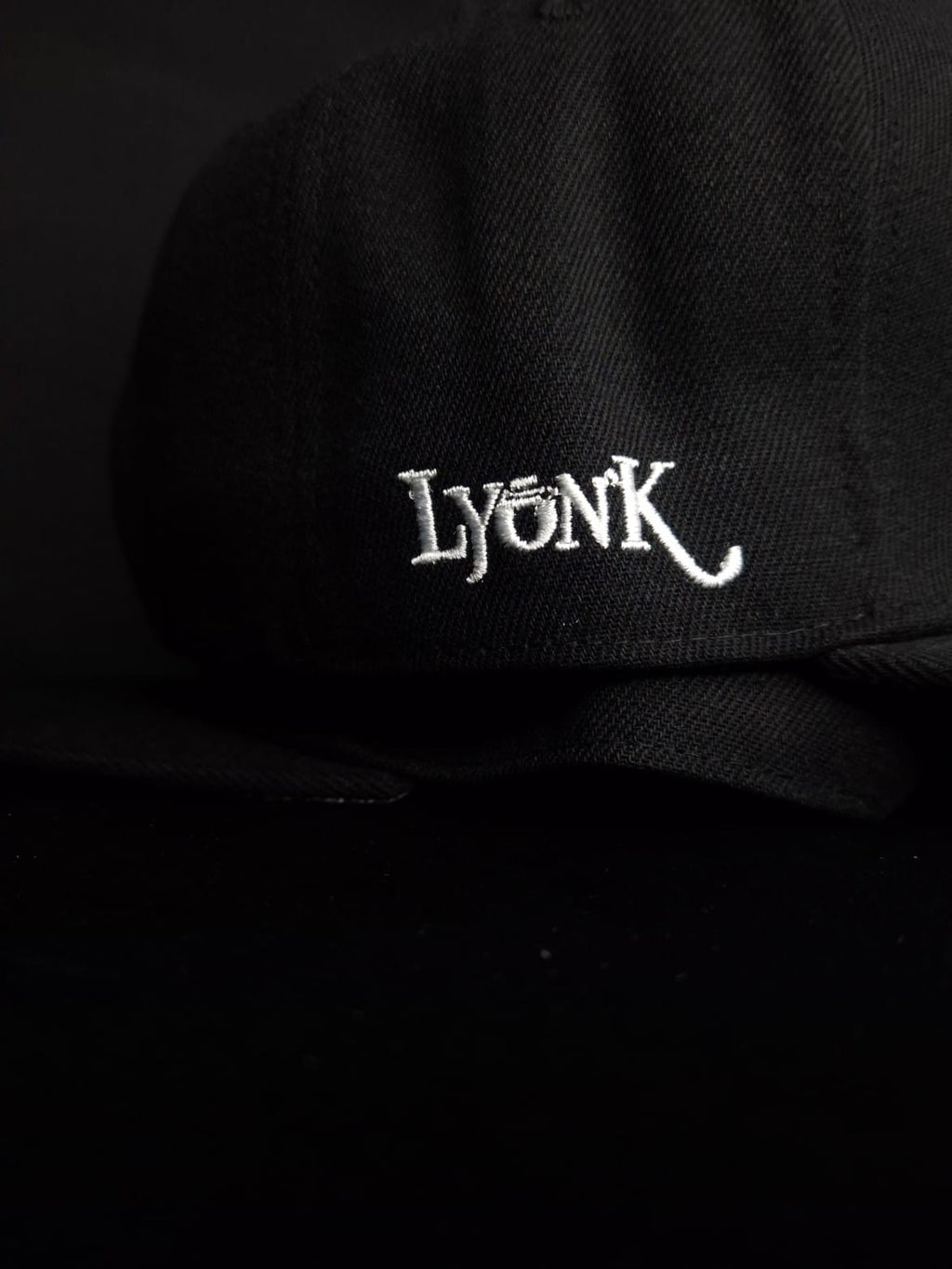 Snapback Minimalist Embroidery White